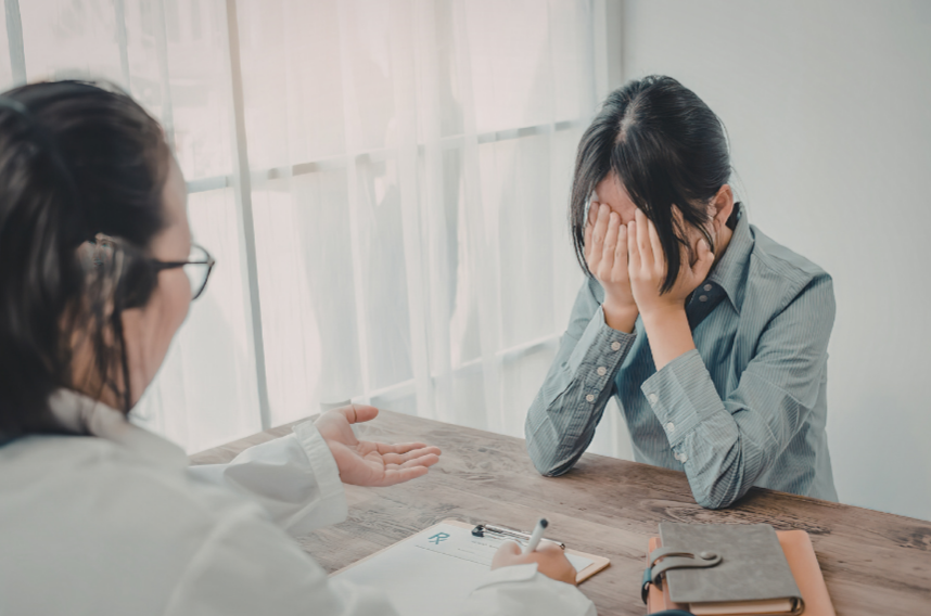 不安を一人で抱えると必ず増殖して、自分を苦しめます。または、目を背け続けて取り返しがつかなくなるかでしょう。相談してください。